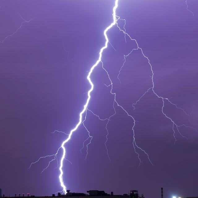 /News/natural-real-lightning-over-the-city-royalty-free-image-1592226477.jpg